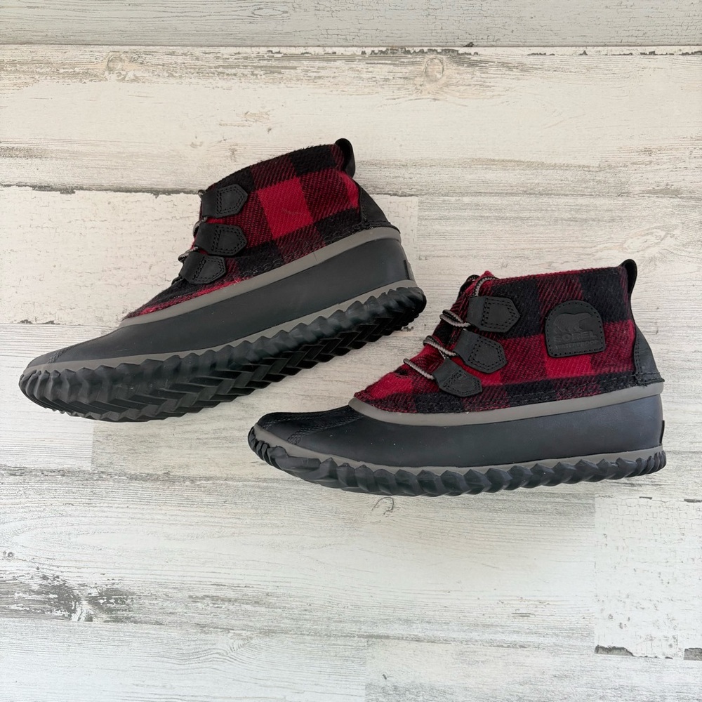 Sorel Red and Black Ankle Boots - Picture 8 of 10